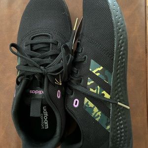 Black Adidas Tennis Shoes